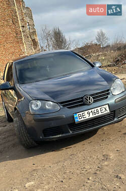 Хэтчбек Volkswagen Golf 2004 в Снигиревке