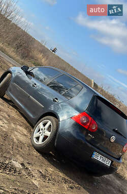 Хэтчбек Volkswagen Golf 2004 в Снигиревке