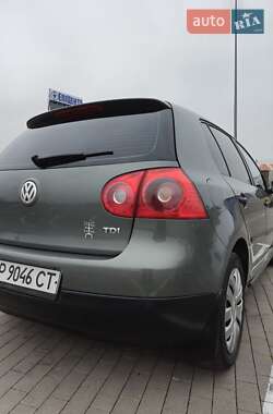 Хэтчбек Volkswagen Golf 2005 в Одессе