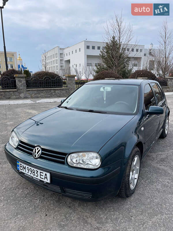 Хетчбек Volkswagen Golf 2002 в Сумах