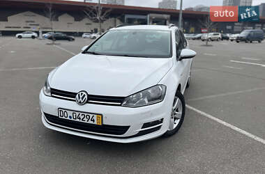 Универсал Volkswagen Golf 2015 в Киеве