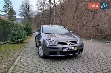 Хэтчбек Volkswagen Golf 2004 в Сваляве