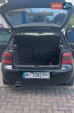 Хэтчбек Volkswagen Golf 2001 в 