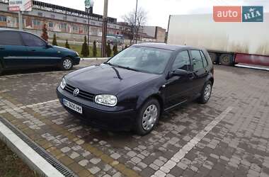 Хэтчбек Volkswagen Golf 2003 в Великих Мостах