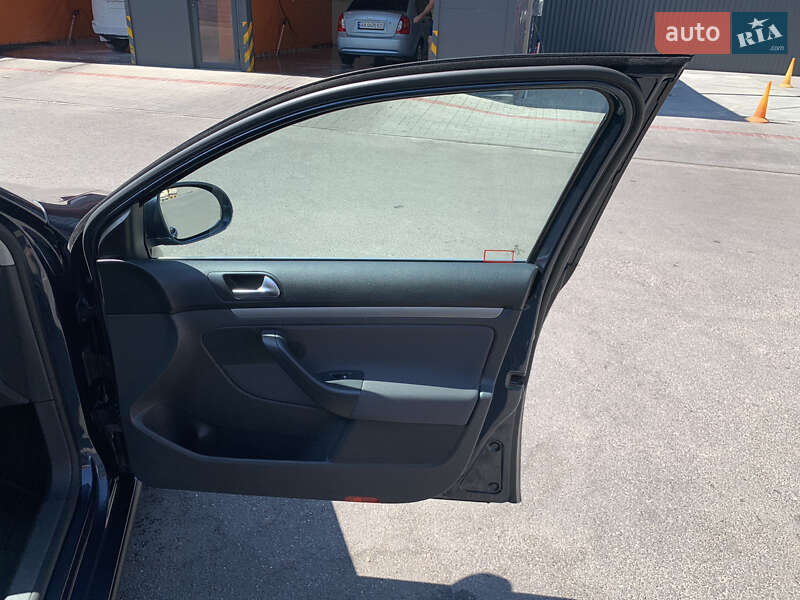 Універсал Volkswagen Golf 2009 в Харкові