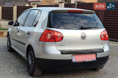 Хэтчбек Volkswagen Golf 2005 в Бучаче