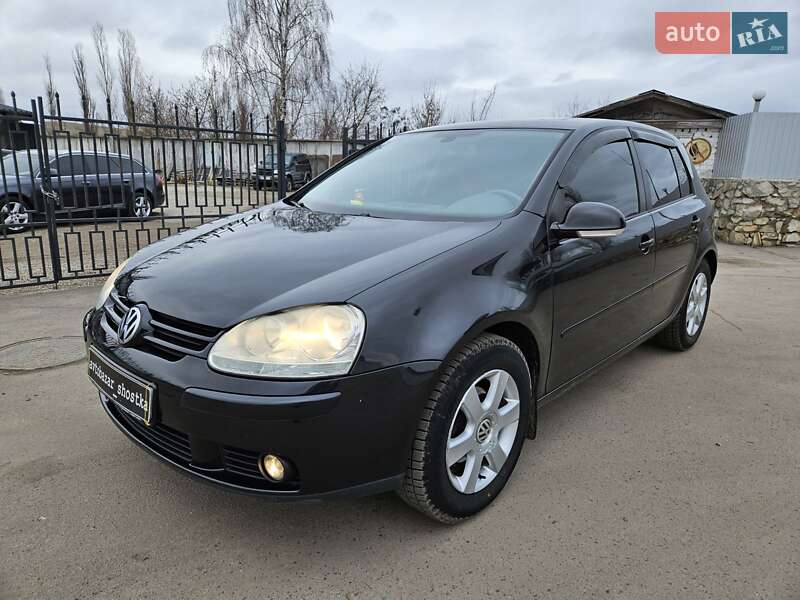 Хэтчбек Volkswagen Golf 2005 в 