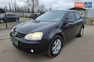 Хэтчбек Volkswagen Golf 2005 в 