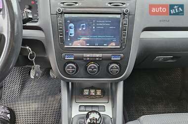 Хэтчбек Volkswagen Golf 2005 в 