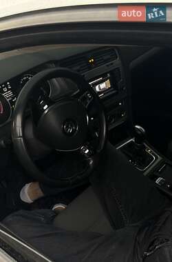 Хэтчбек Volkswagen Golf 2014 в Киеве