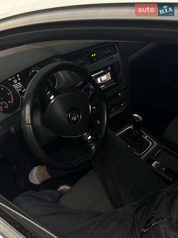 Хетчбек Volkswagen Golf 2014 в Києві