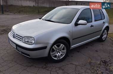 Хетчбек Volkswagen Golf 2001 в Новодністровську