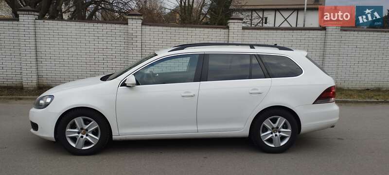 Универсал Volkswagen Golf 2010 в Киеве