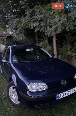 Хетчбек Volkswagen Golf 2002 в Ладижині