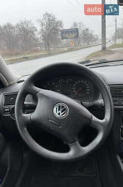 Хетчбек Volkswagen Golf 2002 в Запоріжжі