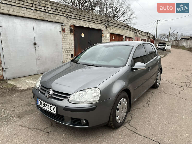 Хетчбек Volkswagen Golf 2005 в Чернігові