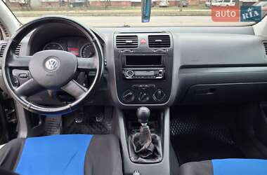 Хетчбек Volkswagen Golf 2004 в Хмельницькому