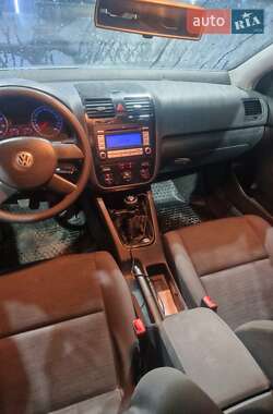 Хетчбек Volkswagen Golf 2004 в Тячеві