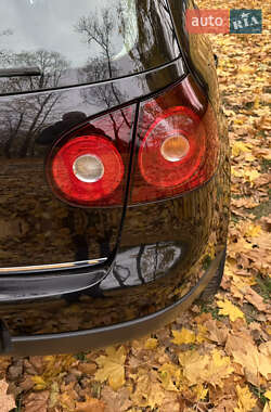 Хетчбек Volkswagen Golf 2009 в 