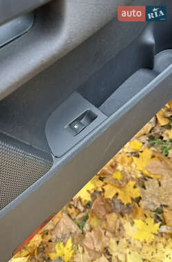 Хетчбек Volkswagen Golf 2009 в 