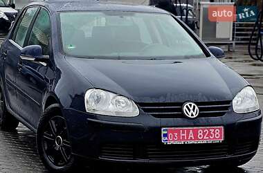 Хэтчбек Volkswagen Golf 2004 в Луцке