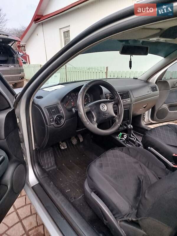 Хетчбек Volkswagen Golf 2003 в Шептицькому
