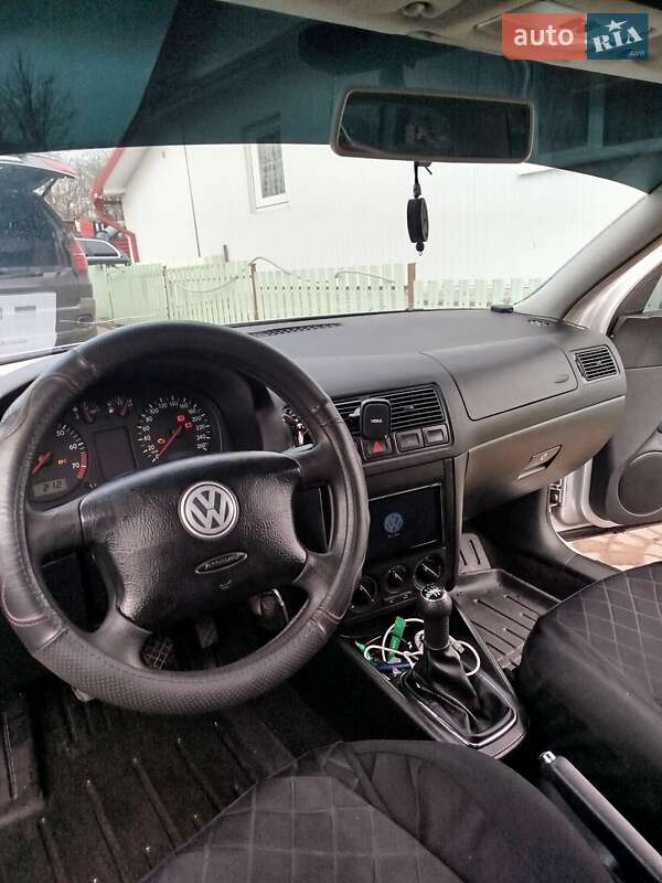 Хетчбек Volkswagen Golf 2003 в Шептицькому