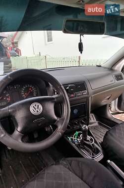 Хетчбек Volkswagen Golf 2003 в Червонограді