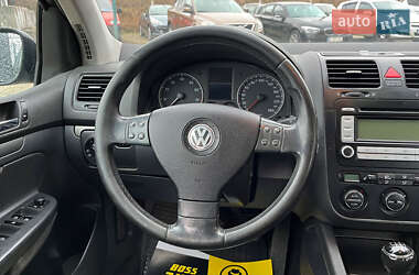 Хэтчбек Volkswagen Golf 2004 в 