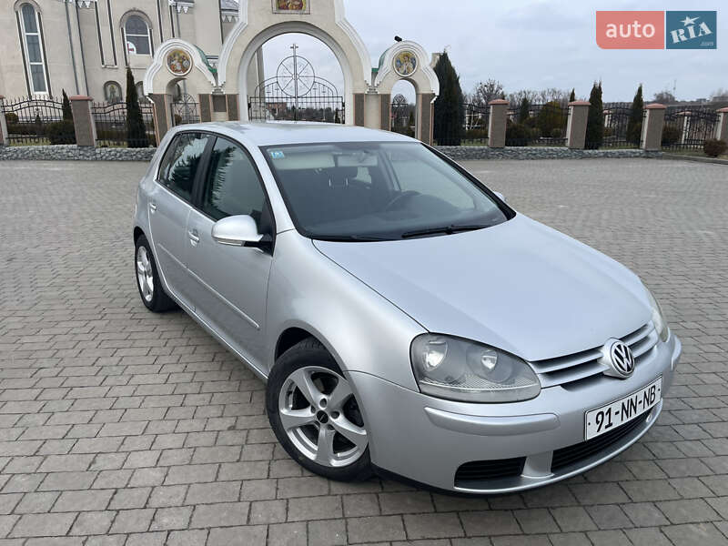 Хэтчбек Volkswagen Golf 2004 в Львове