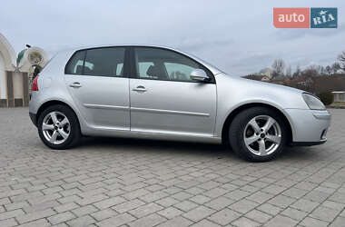 Хэтчбек Volkswagen Golf 2004 в Львове