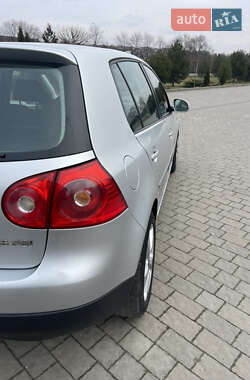 Хэтчбек Volkswagen Golf 2004 в Львове