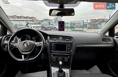 Хетчбек Volkswagen Golf 2019 в 