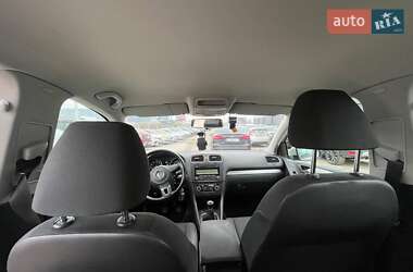 Хетчбек Volkswagen Golf 2010 в 