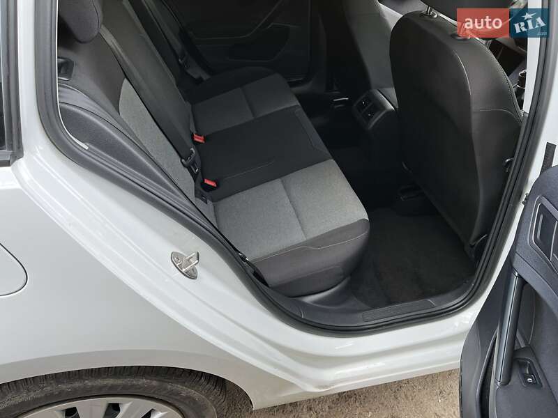 Універсал Volkswagen Golf 2015 в Красилові