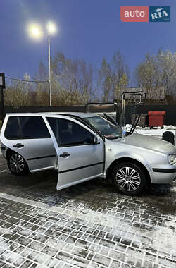 Хетчбек Volkswagen Golf 2002 в 