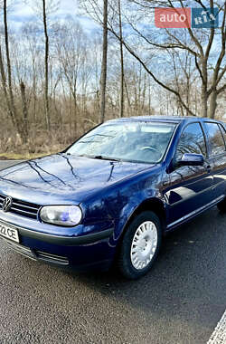 Хетчбек Volkswagen Golf 2001 в Прилуках