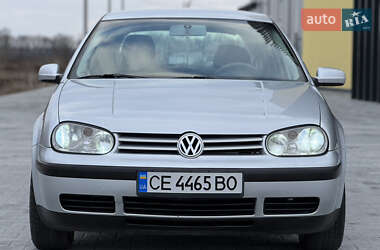 Хетчбек Volkswagen Golf 2002 в Чернівцях