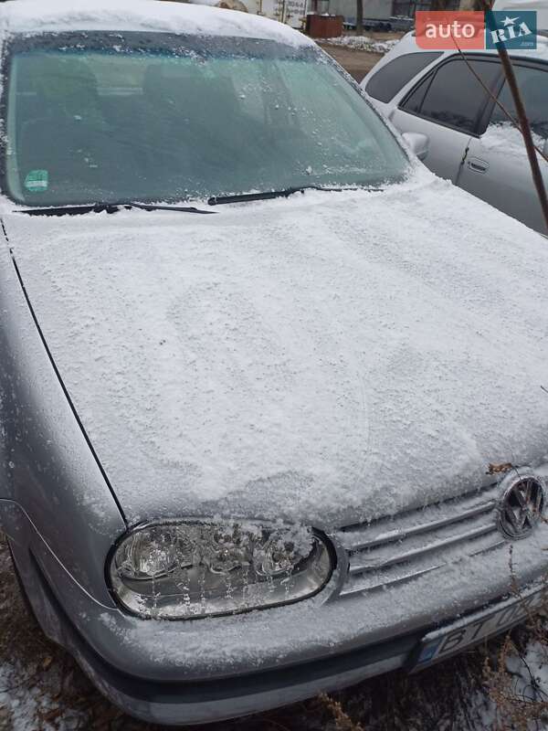 Хетчбек Volkswagen Golf 2002 в Черкасах