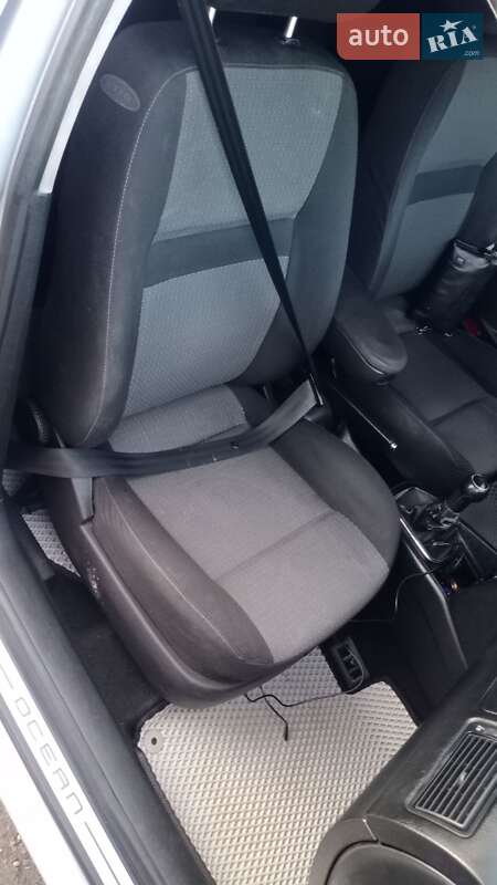 Універсал Volkswagen Golf 2003 в Вінниці