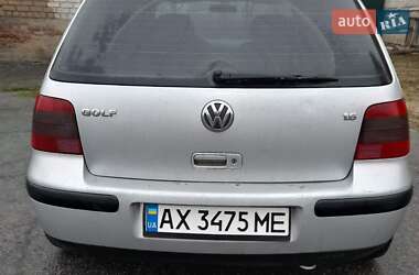 Хэтчбек Volkswagen Golf 2001 в 