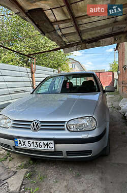 Хетчбек Volkswagen Golf 2000 в Рогані