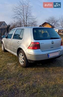 Хэтчбек Volkswagen Golf 2003 в Владимире