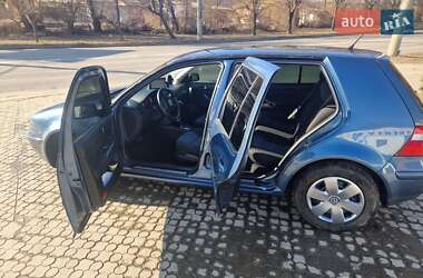 Хэтчбек Volkswagen Golf 2003 в Черновцах