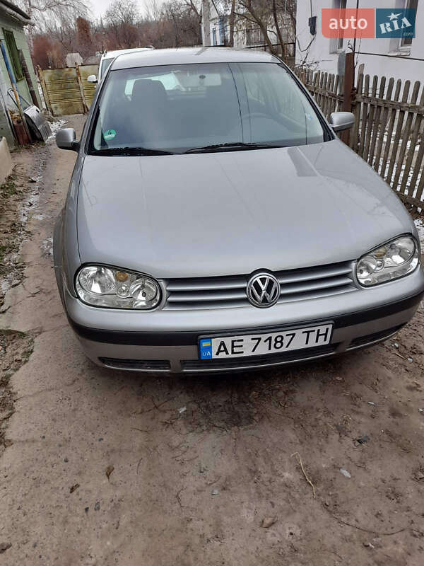 Хетчбек Volkswagen Golf 2002 в Дніпрі