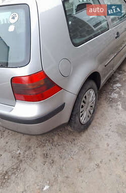 Хетчбек Volkswagen Golf 2002 в Дніпрі