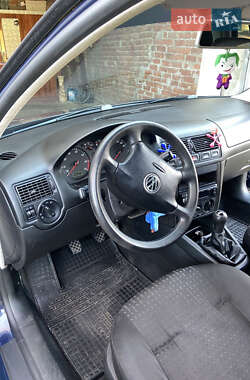 Хетчбек Volkswagen Golf 2002 в Конотопі