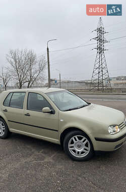 Хетчбек Volkswagen Golf 2002 в Запоріжжі