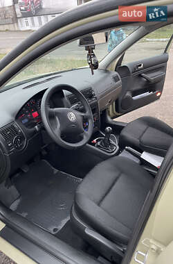 Хетчбек Volkswagen Golf 2002 в Запоріжжі