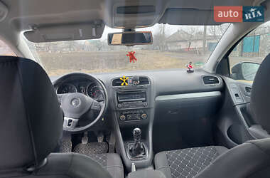 Хэтчбек Volkswagen Golf 2012 в 